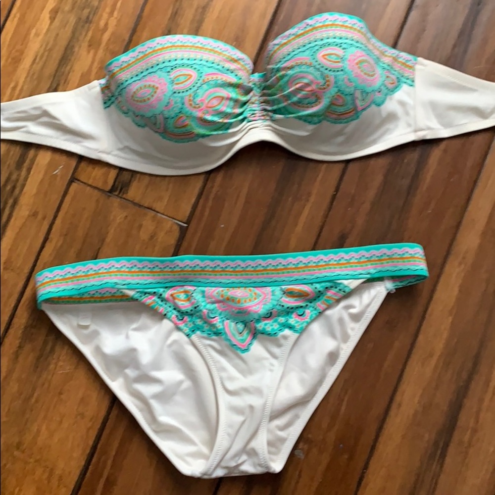 Victoria’s Secret bikini